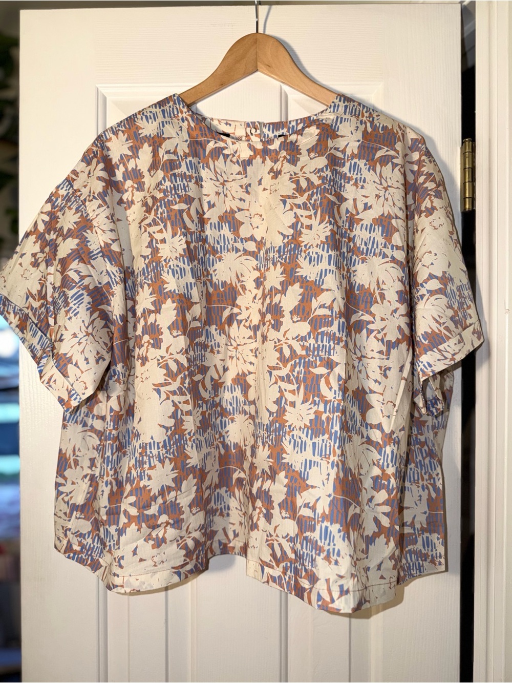 WildFang Abstract Floral Boxy Short-Sleeve Top - Cream, Blue & Pink. Sz 2X NWT